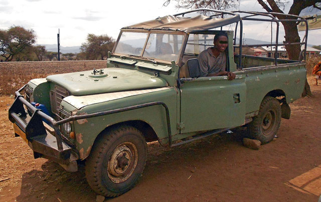 African-Land-Rover-Going-Good-Wildmoz.com